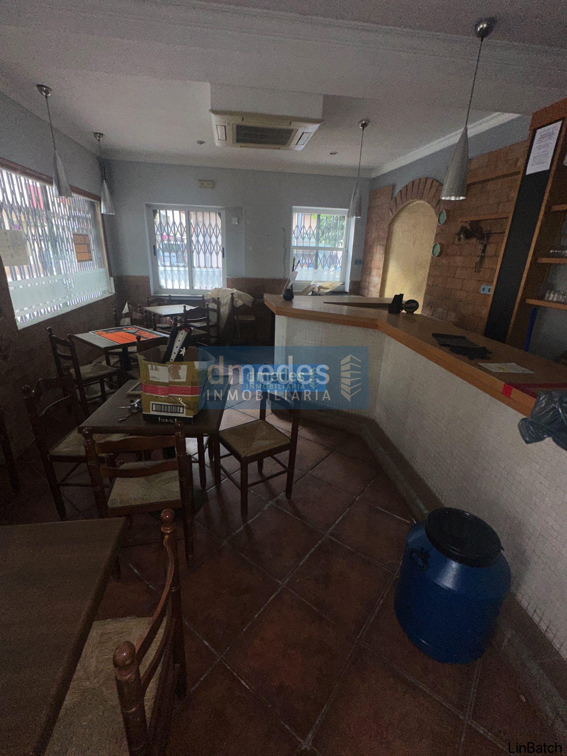 Casa habilitada como local comercial