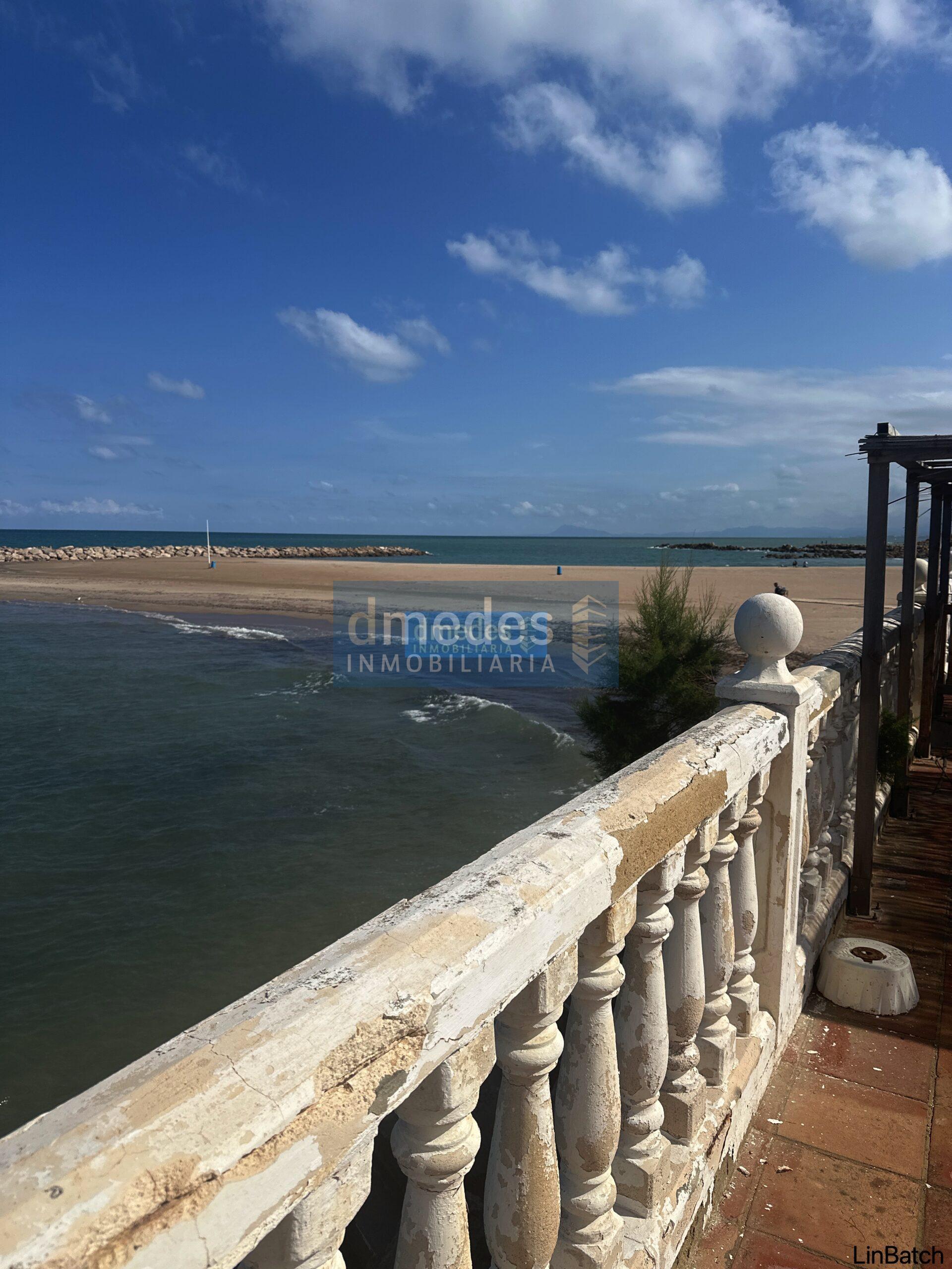 chalet a primera línea de playa